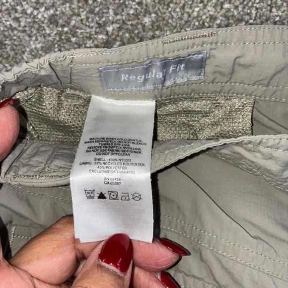 Columbia Mens 34/12 Omni Shade Sun Protection Cargo Shorts Tan Outdoor Gorpcore - Picture 7 of 8